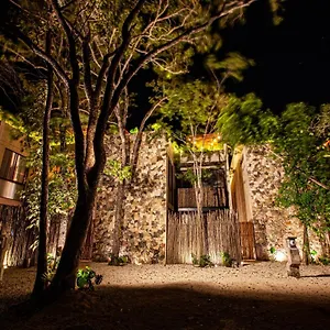 https://jungle-house-tulum.quintano-roohotels.com
